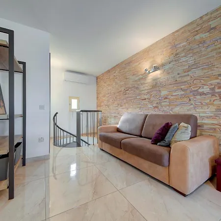 Duplex Penthouse In With Terrace Views By 360 Estates *