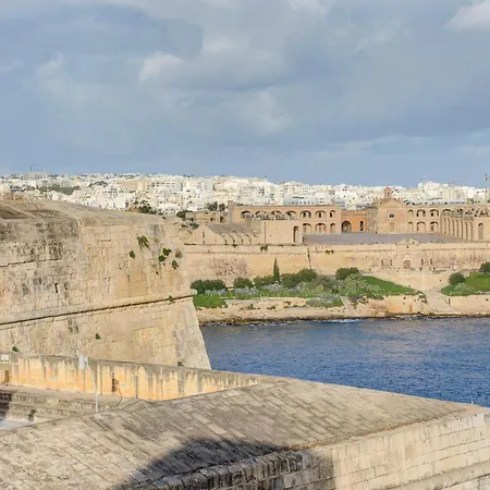 Duplex Penthouse In With Terrace Views By 360 Estates * La Valletta