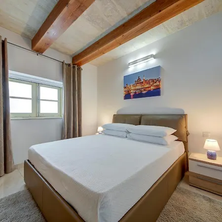 Duplex Penthouse In With Terrace Views By 360 Estates *