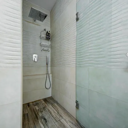 Duplex Penthouse In With Terrace Views By 360 Estates Appartamento *