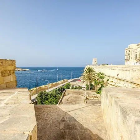 Duplex Penthouse In With Terrace Views By 360 Estates * La Valletta